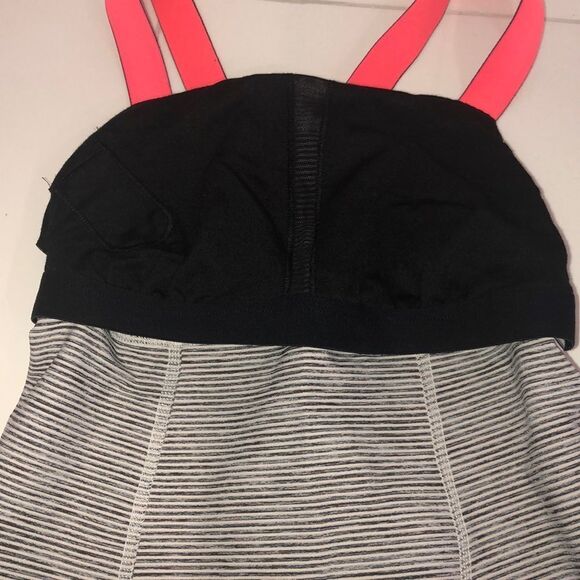 Women’s lululemon tank top - Picture 8 of 8